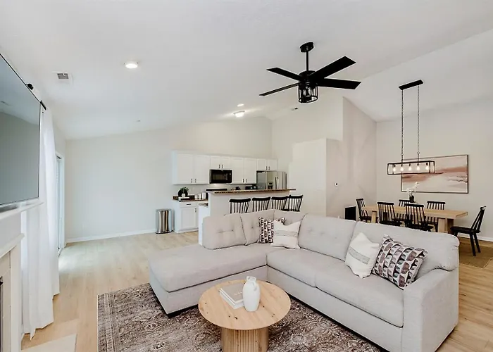 Elegant Comfort In Noblesvilles Timber Ridge!