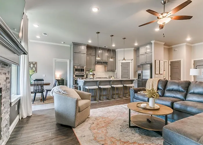 Exquisite Escape In Moore!