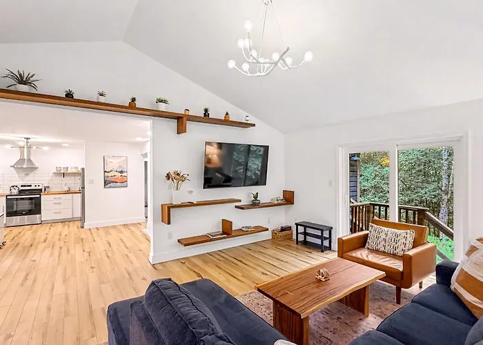 Modern Catskills Retreat Spa Bath + Fire Pit