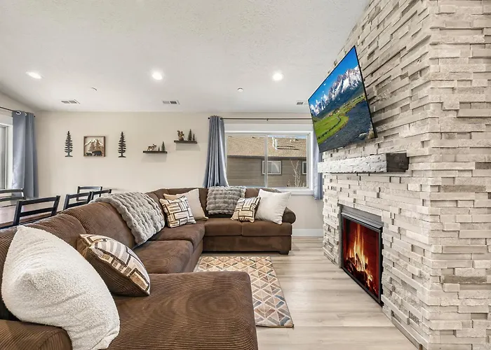 Victor Powwow By Kabino Grand Targhee Teton Mtns Skiing Trails Snowmobiling Condo