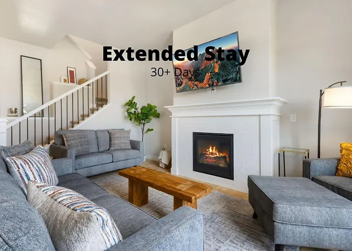 Vernazza Retreat With King Suite And Resort Amenities