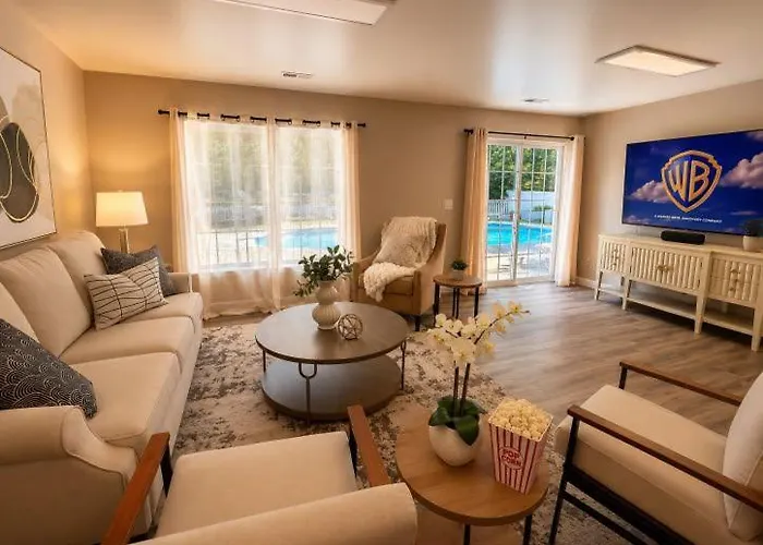 Autumn Retreat 5 Bedroom Home With A Pool