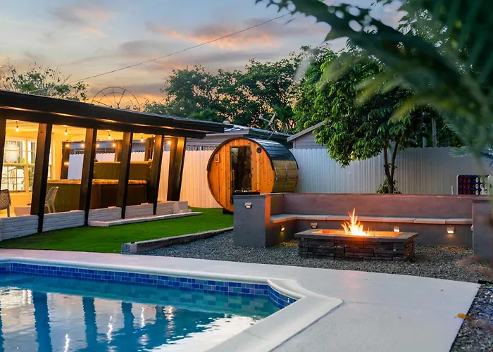 Resort-Style Miami Home Pool Sauna & Jaccuzi