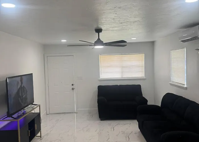 Remodeled 2-Bedroom Retreat Near Ou & Downtown Okc