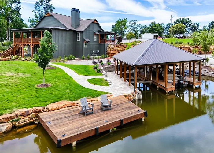Private Boat Launch & Dock! Huge Lay Lake Retreat