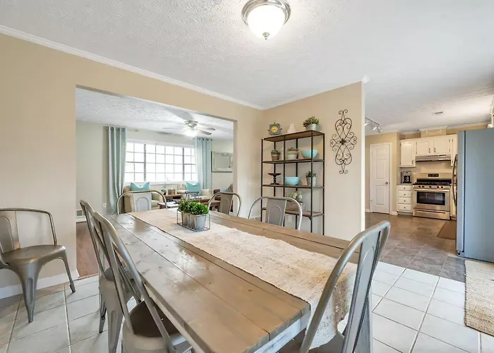 Peachtree City Home Near Lake With Yard & Firepit