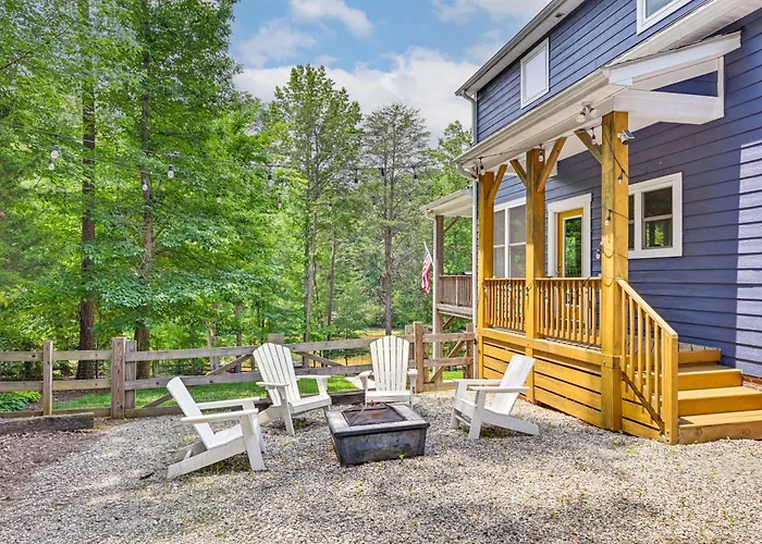 Lakehouse Blue: Fire Pit, Hot Tub On Lake Norman!