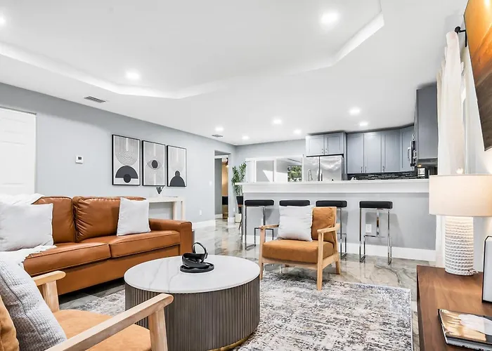 Brand New Modern Villa - Fully Fenced Backyard