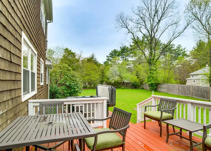 Private Hot Tub, Yard & Games Galore: Plymouth Gem