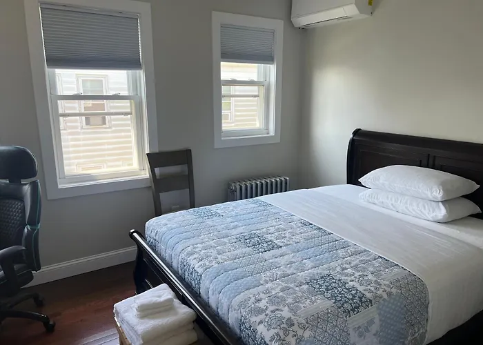 Airport And Boston Room