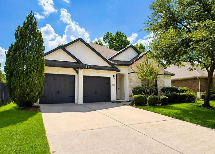 The Woodlands 4Br 3Ba One Story Retreat W Dual Shower, Ev Friendly, Baby Crib, And Grill