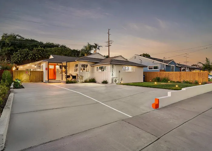 Entire Private Home With 3 King Beds, Gated Yard, 4 Parking, Ranch Style, Available Now