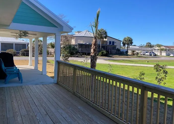 Serene Home With Grill Patio Deck & Kitchen - Snowbird Friendly