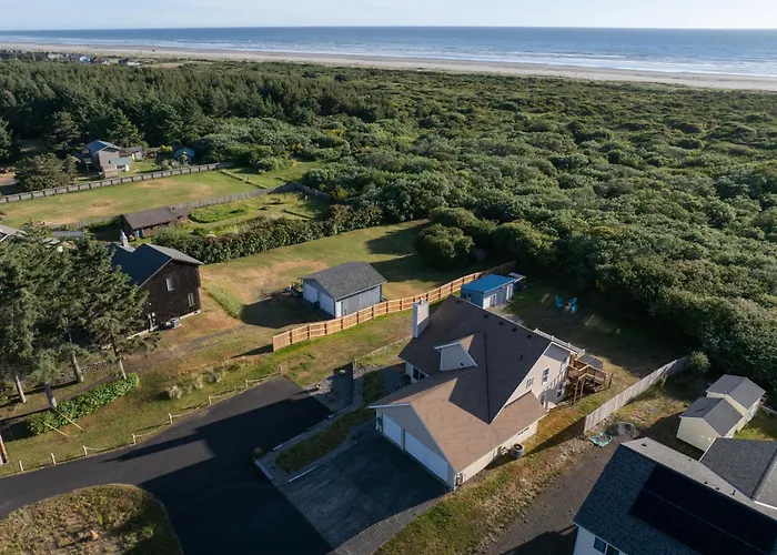 Oceanview Coastal Retreat With Hot Tub
