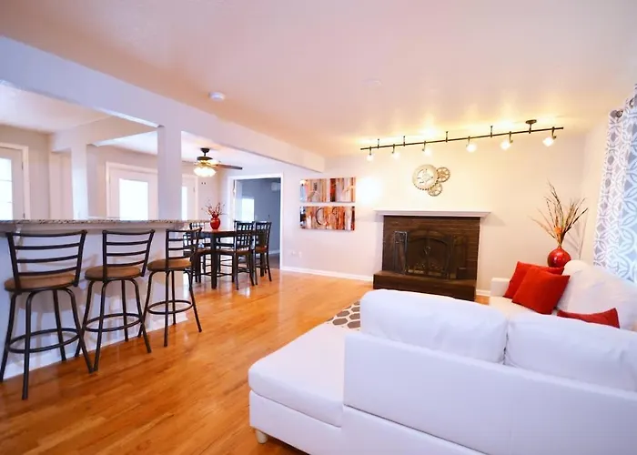 5 Bdrm Near Belmar - Dining Shops Movie Theater Entertainment & Red Rocks