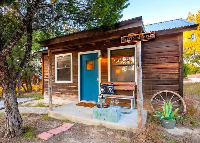 Charming Texas Hill Country Cabin Ideal For Vacations Near Austin