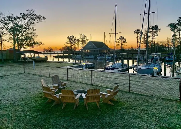 Seagulls Seaport Big Boat Dock Waterfront Pet Friendly And Fenced Yard