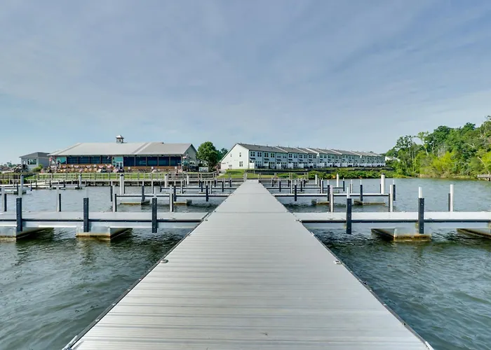Dock Access! 'Hook & Heron Lakefront Getaway'
