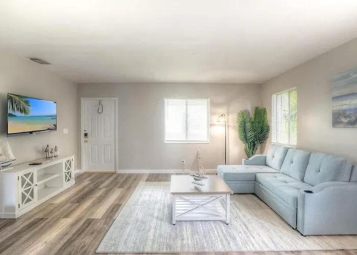 2 Bedroom Coastal Home Near Beach