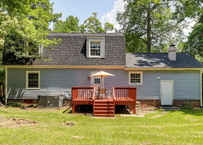Jacksonville Retreat W/ Yard Near Base & Beach