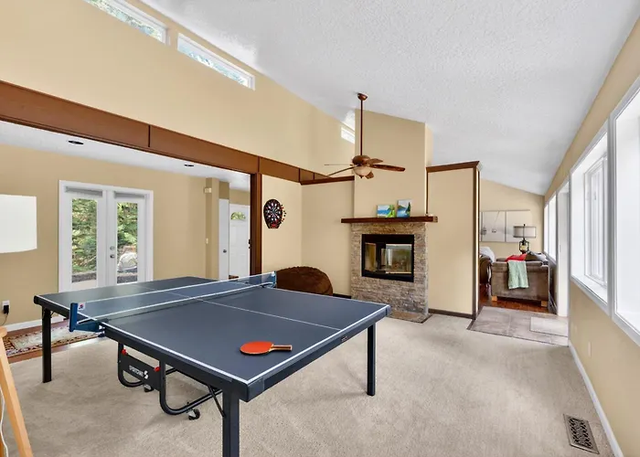Mt Hood Home Game Room Sleeps 9 Dog-Friendly