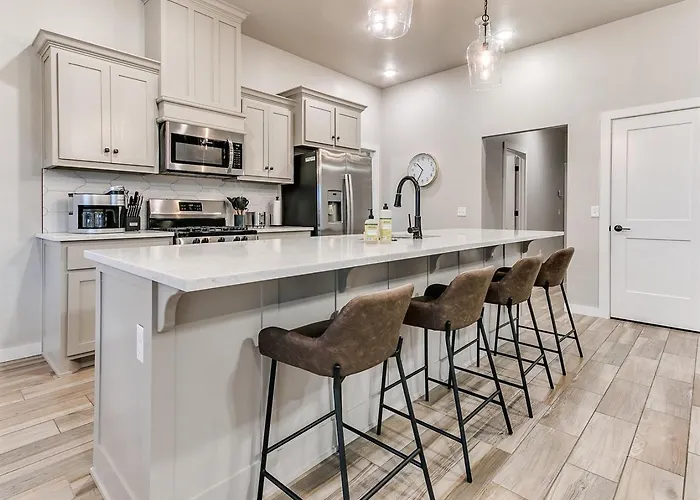 Unleash Your Familys Next Adventure Stunning 4 Bed In Yukon!