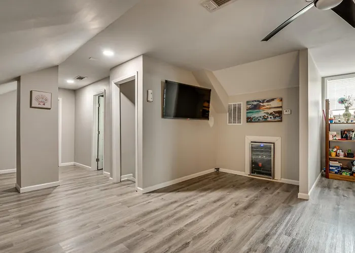 Pool, Hot Tub & Game Room! Stockbridge Oasis