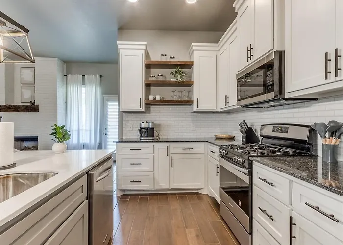 Spacious 3Br Furnished Yukon Home Patio