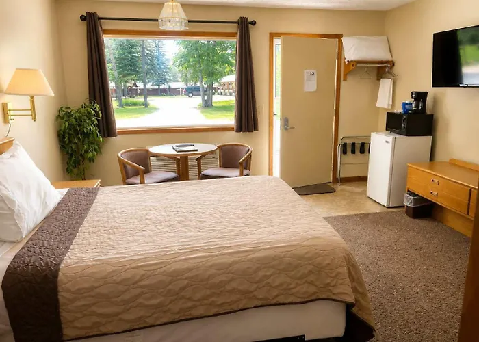 Room 26-1 Queen 1 Full Suite-Woodland Motor Lodge
