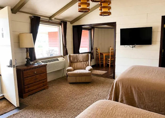 Room 14-2 Queen Suitewoodland Motor Lodge