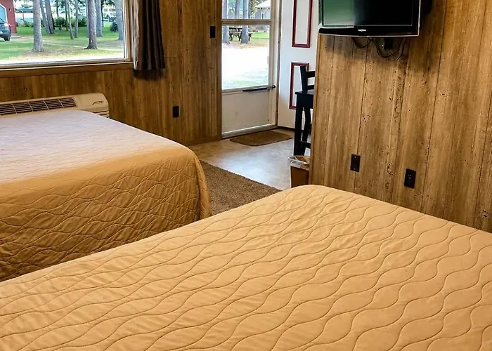 Room 25-2 Queen Suite -Woodland Motor Lodge
