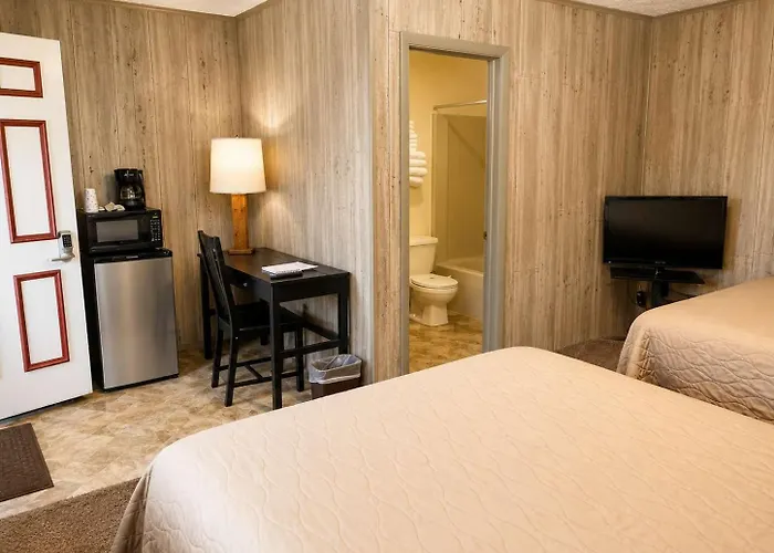 Room 23-2 Queen Suite-Woodland Motor Lodge