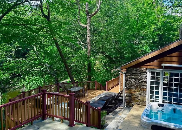 Cozy Riverfront Cottage - Pool, Hot Tub, 35 Min Nyc