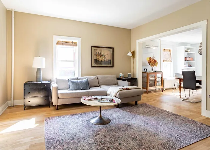 River Cottage - Riverfront Home In Walkable Community