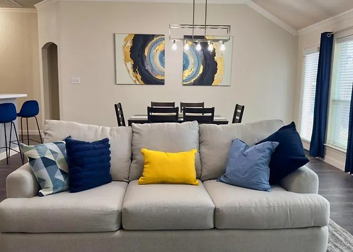 Staymansfield! Modern 3 Bedroom Home For Stay!