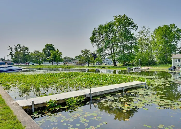 Waterfront Family Gem W/ Private Dock In Syracuse