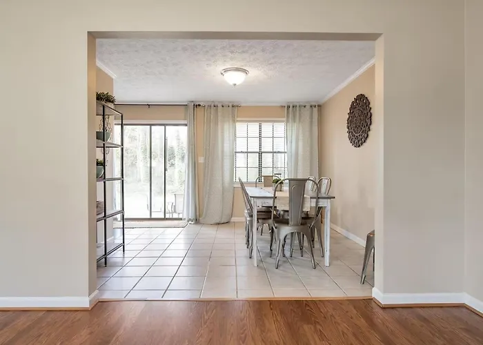 Peachtree City Home Near Lake With Yard & Firepit