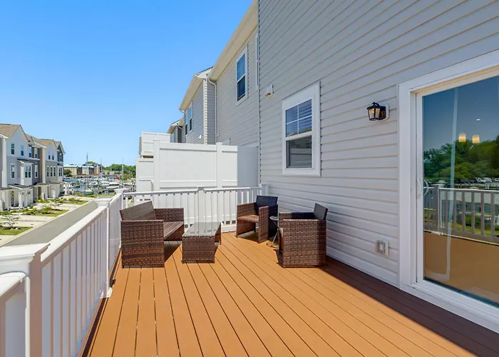 Walk To Cambridge Waterfront: Townhome W/ Deck