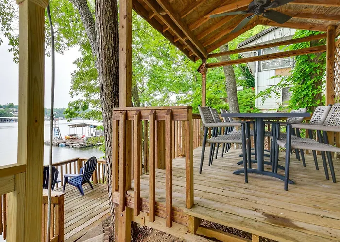 Reel Paradise: Lake Of The Ozarks Boat-Ready Stay