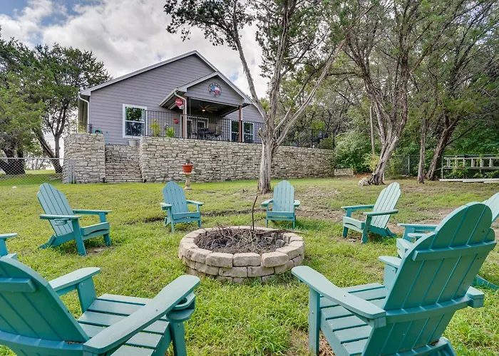 Walk To Lake Granbury: Home W/ Fire Pit!