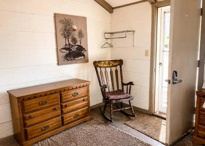 Room 14-2 Queen Suitewoodland Motor Lodge