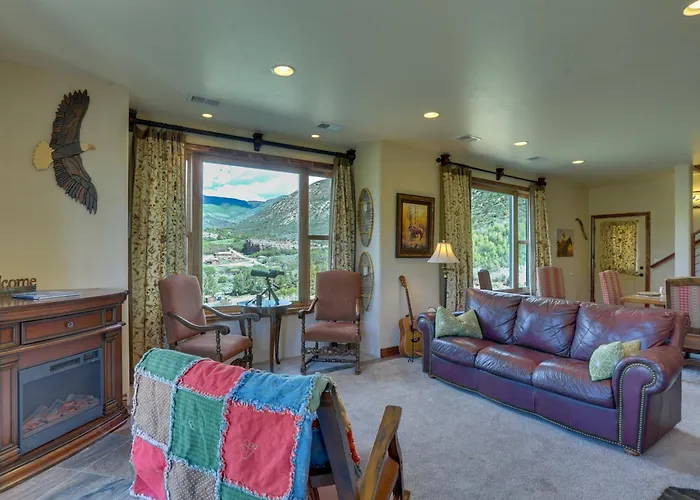 360-Degree Mountain Views! Lake Retreat In Gypsum