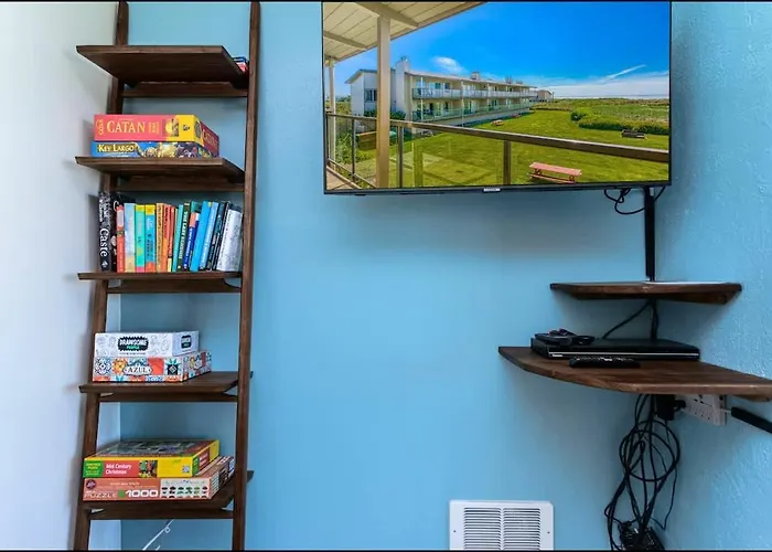 Hi-Tide Resort Top-Floor Fireplace Unit 22