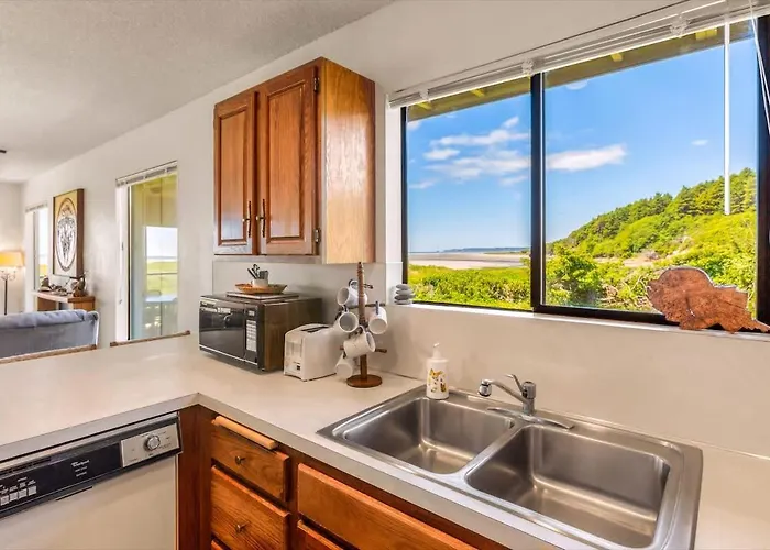 Hi-Tide Resort Dogs Ok Sleeps 6 Unit 16
