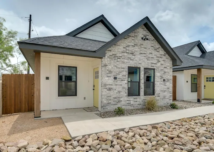 Near Afb & Medical Center: Modern San Angelo Home