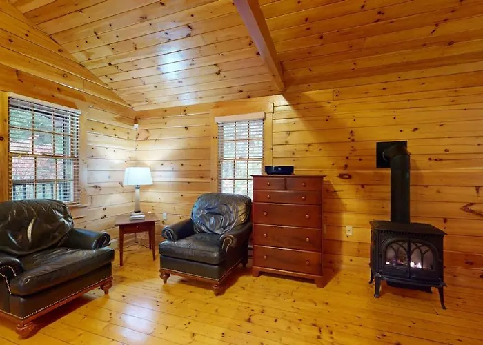 Charming Studio Cabin Near Hiking Trails With Firepit, & Ac