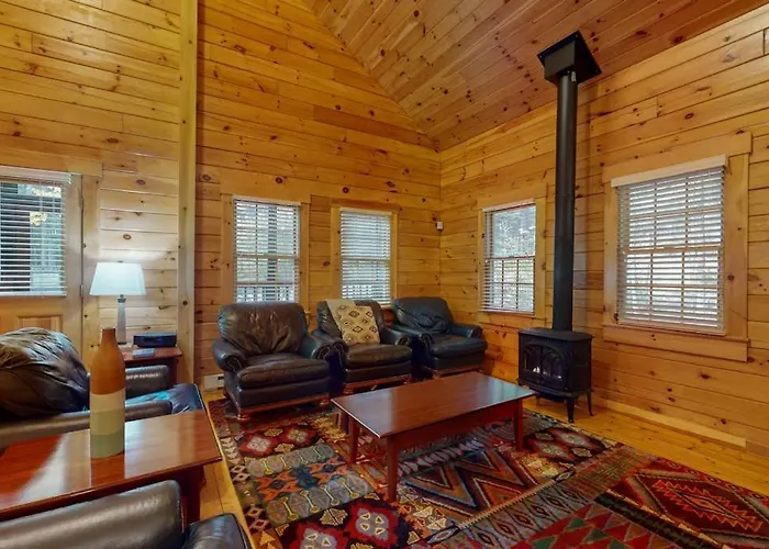 Dog-Friendly Cabin Retreat With Full Kitchen, Private Deck, Firepit & Hiking
