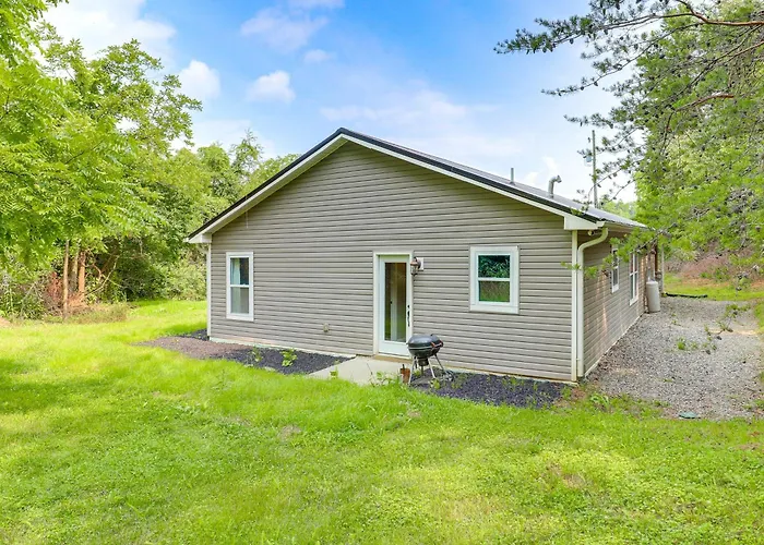 2 Acres & Creek Access! Private Leicester Escape