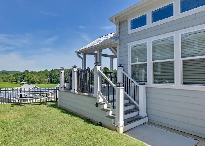 Pool + Fishing Dock Access! Lake Norman Getaway