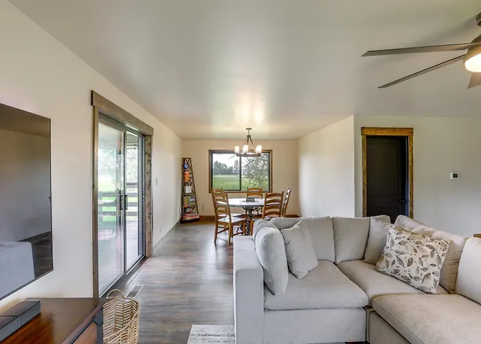 Private Mountain View Retreat Near Glacier